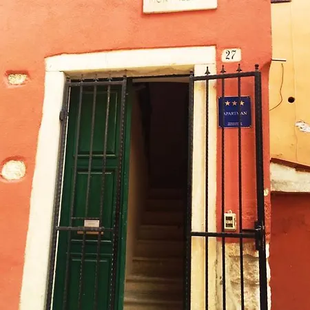 Superb Townhouse Montalbano Apartman