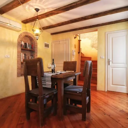 Apartman Superb Townhouse Montalbano *